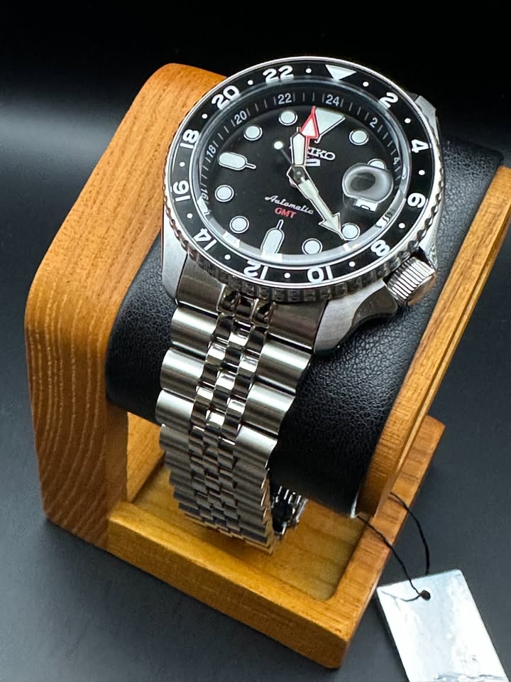 Seiko Watch 5 Sports GMT SKX Re Interpretation SSK001k1